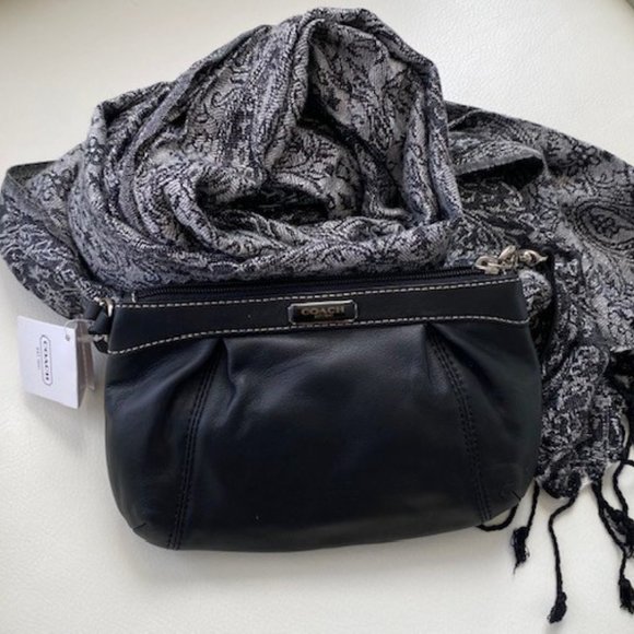 COACH Black Leather Pleated Wristlet - Picture 8 of 10